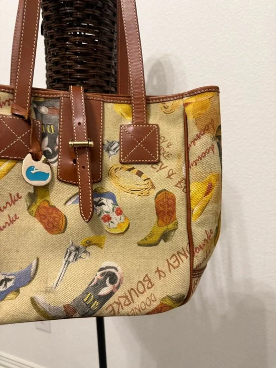 RARE Vintage Dooney & Bourke Western Print Canvas Tote 🌵 - Picture 4 of 6